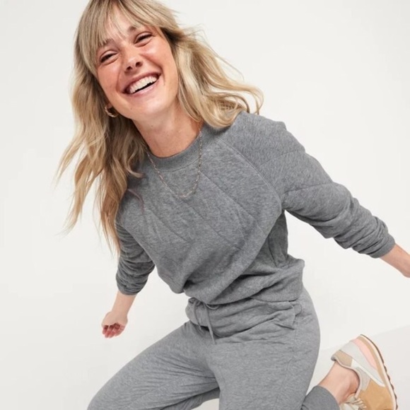 NWT! Gray Quilted Crewneck Sweater - Multiple Sizes - Picture 1 of 3